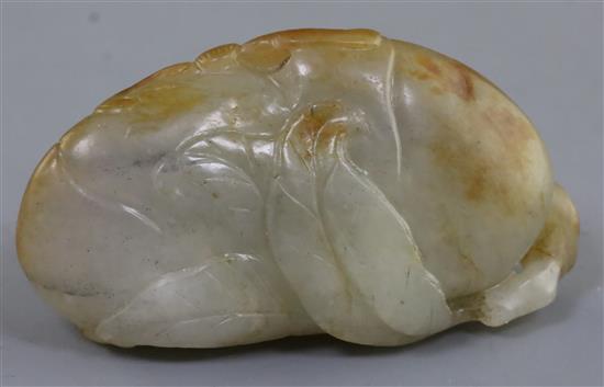 A Chinese pale grey and russet jade carving of peaches, 18th century, 6cm